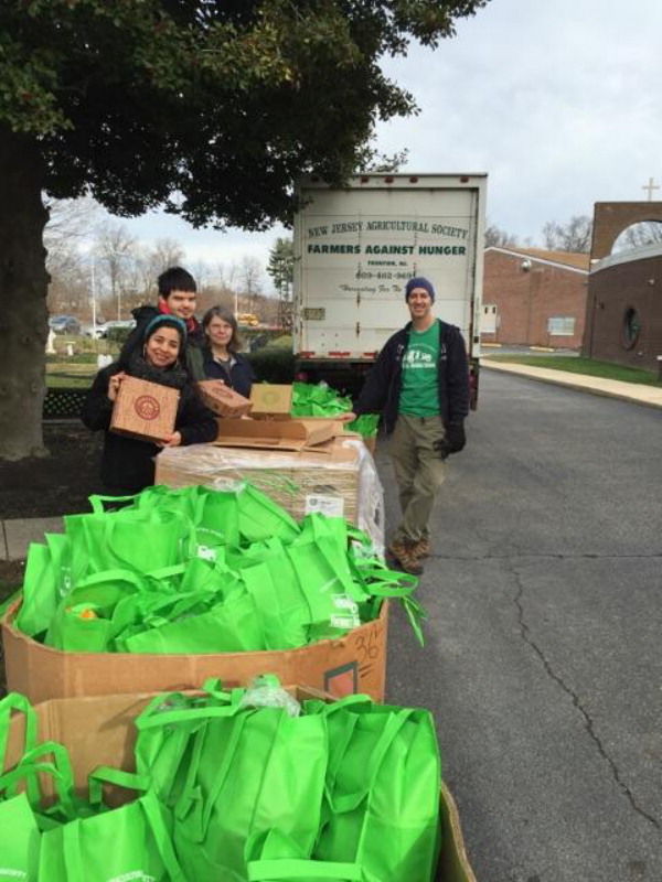HIGHTSTOWN: Jersey Fresh rallies to feed local families during the holidays
