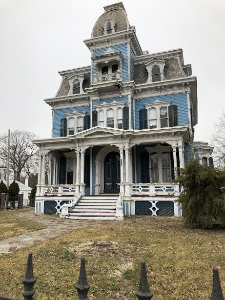 ‘Blue house’ owner: I will demolish mansion if renovations are denied