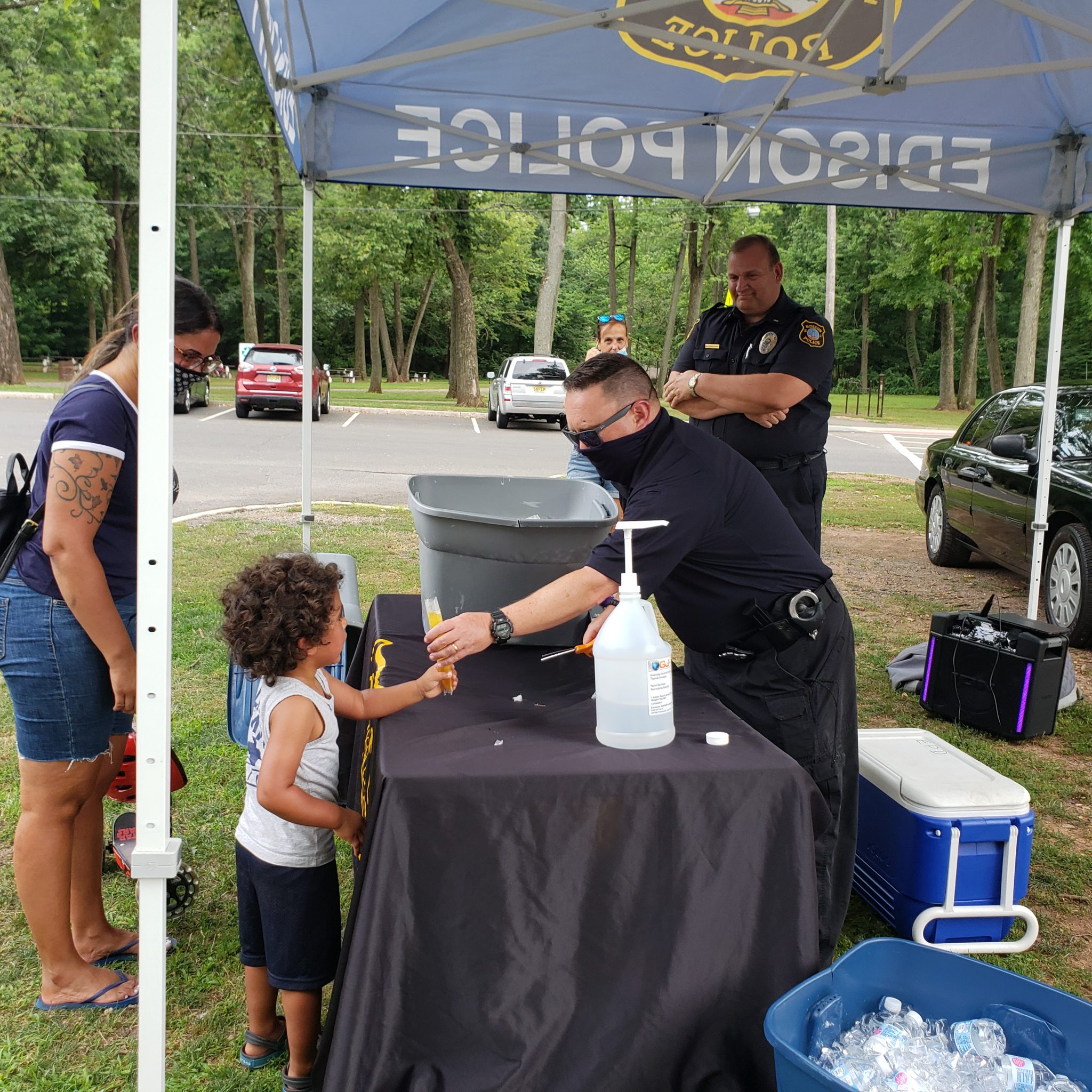 Children, adults enjoy ice pops with cops at Roosevelt Park