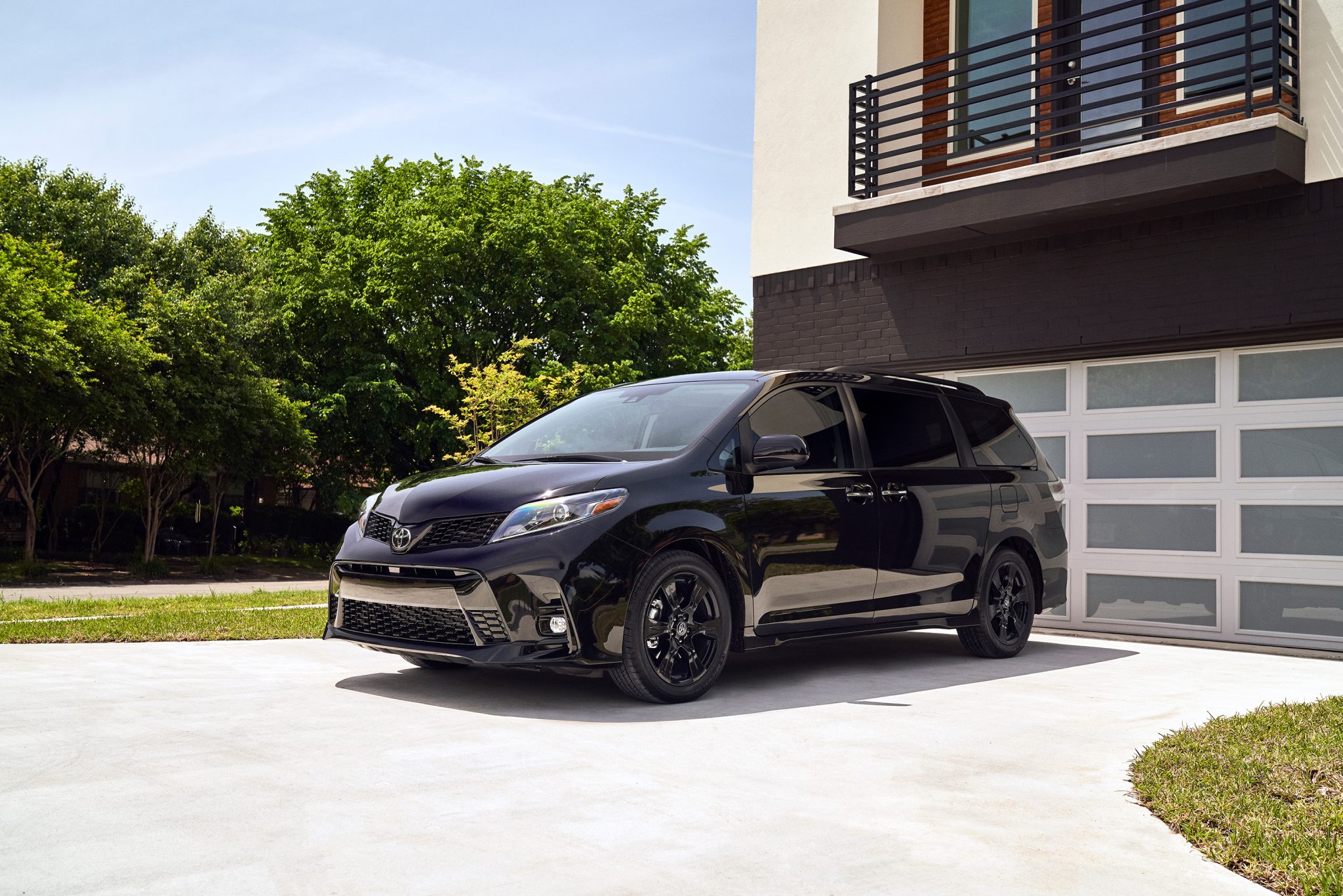 ON THE ROAD 1/17: 2020 Toyota Sienna SE Premium AWD