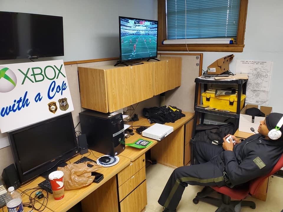 Bordentown police relate to children through Xbox with a Cop event