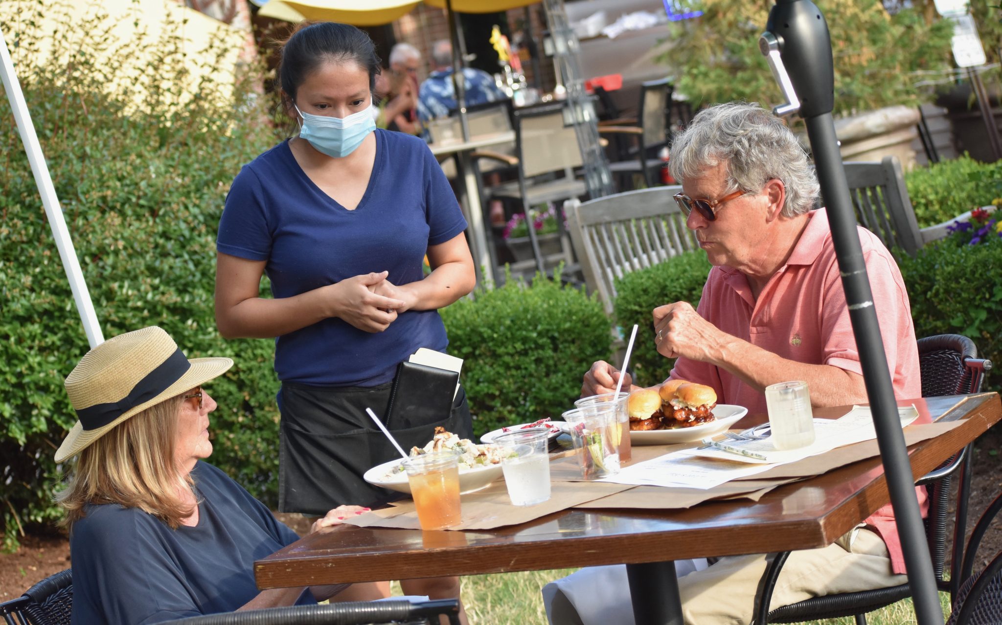 Local restaurants take advantage of outdoor dining