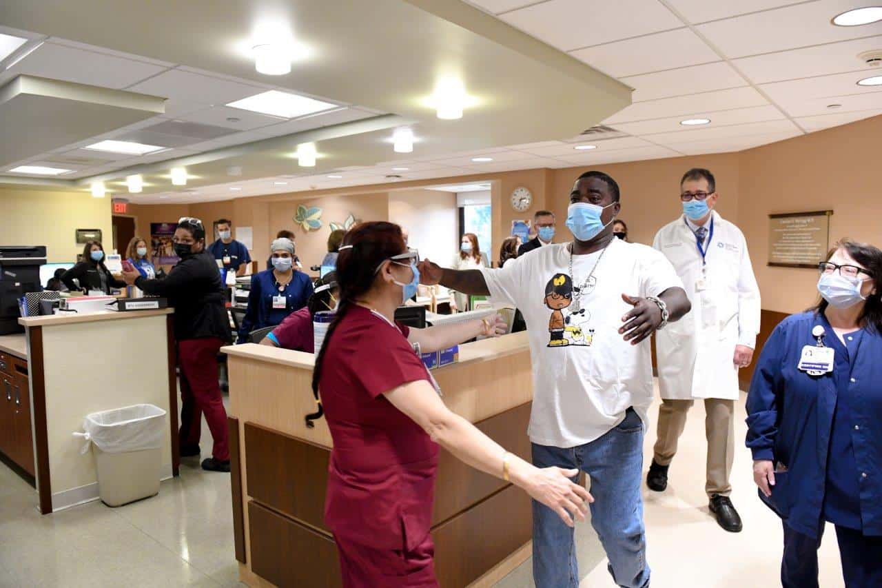 Comedian Tracy Morgan returns to JFK rehab to thank staff, inspire patients