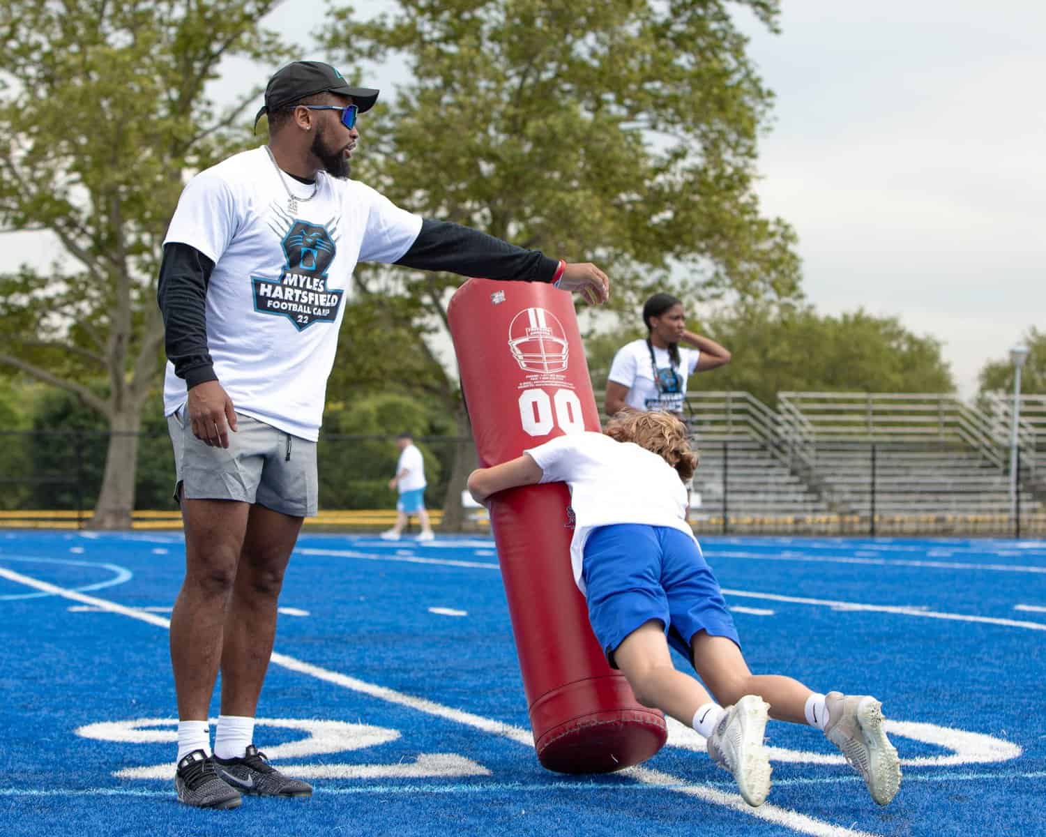 NFL player, Sayreville native holds youth football camp