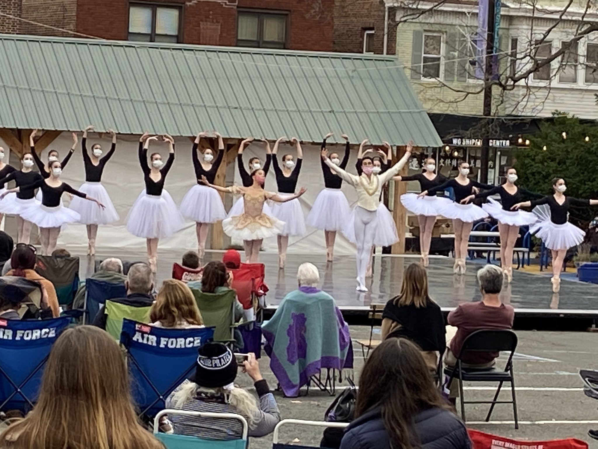 LOOSE ENDS 11/27: Outdoor Dance Performance