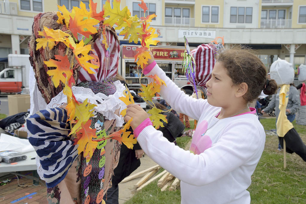 Make your own scarecrows in Metuchen on Oct. 19