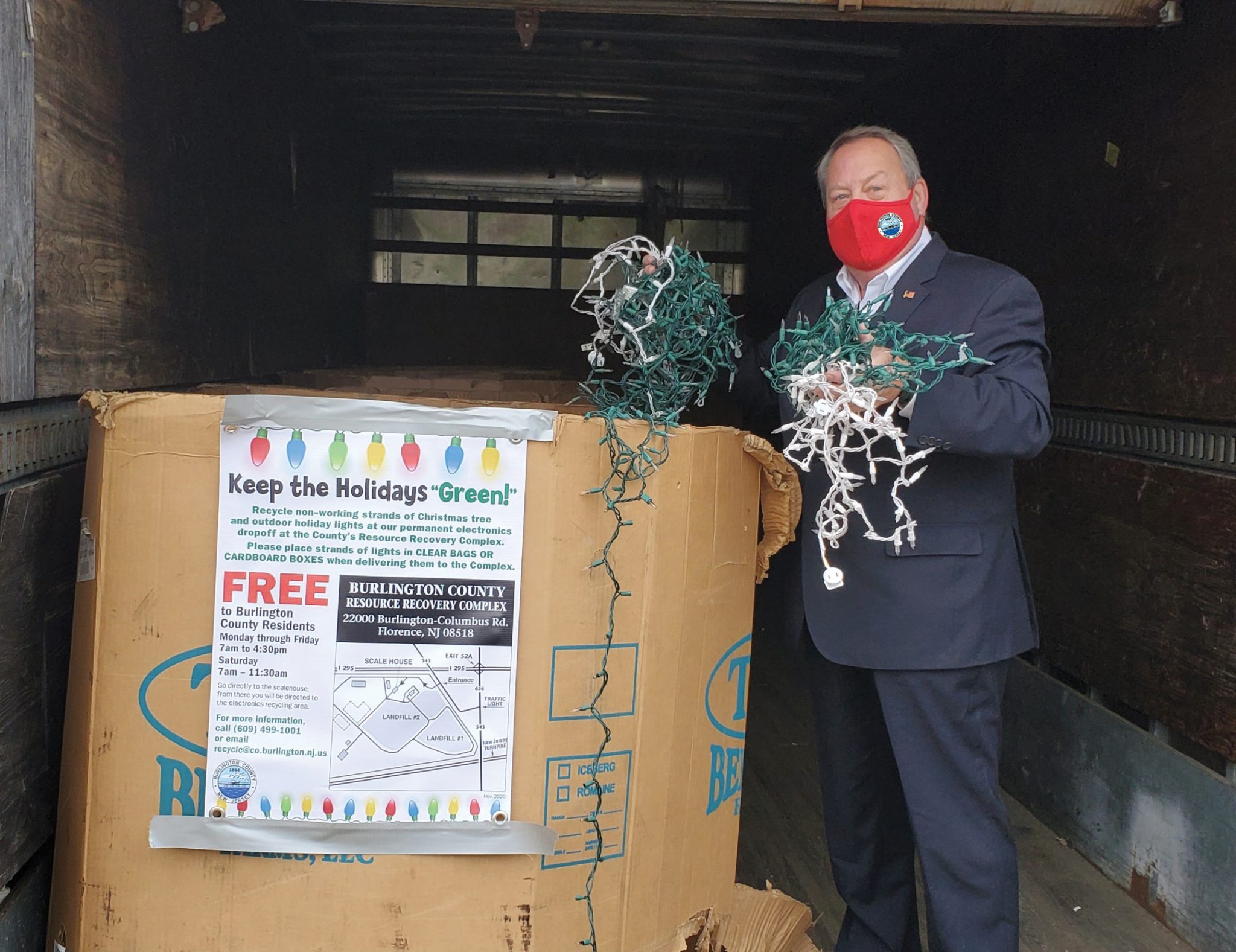 Freeholders encourage residents to recycle the right way during the holidays