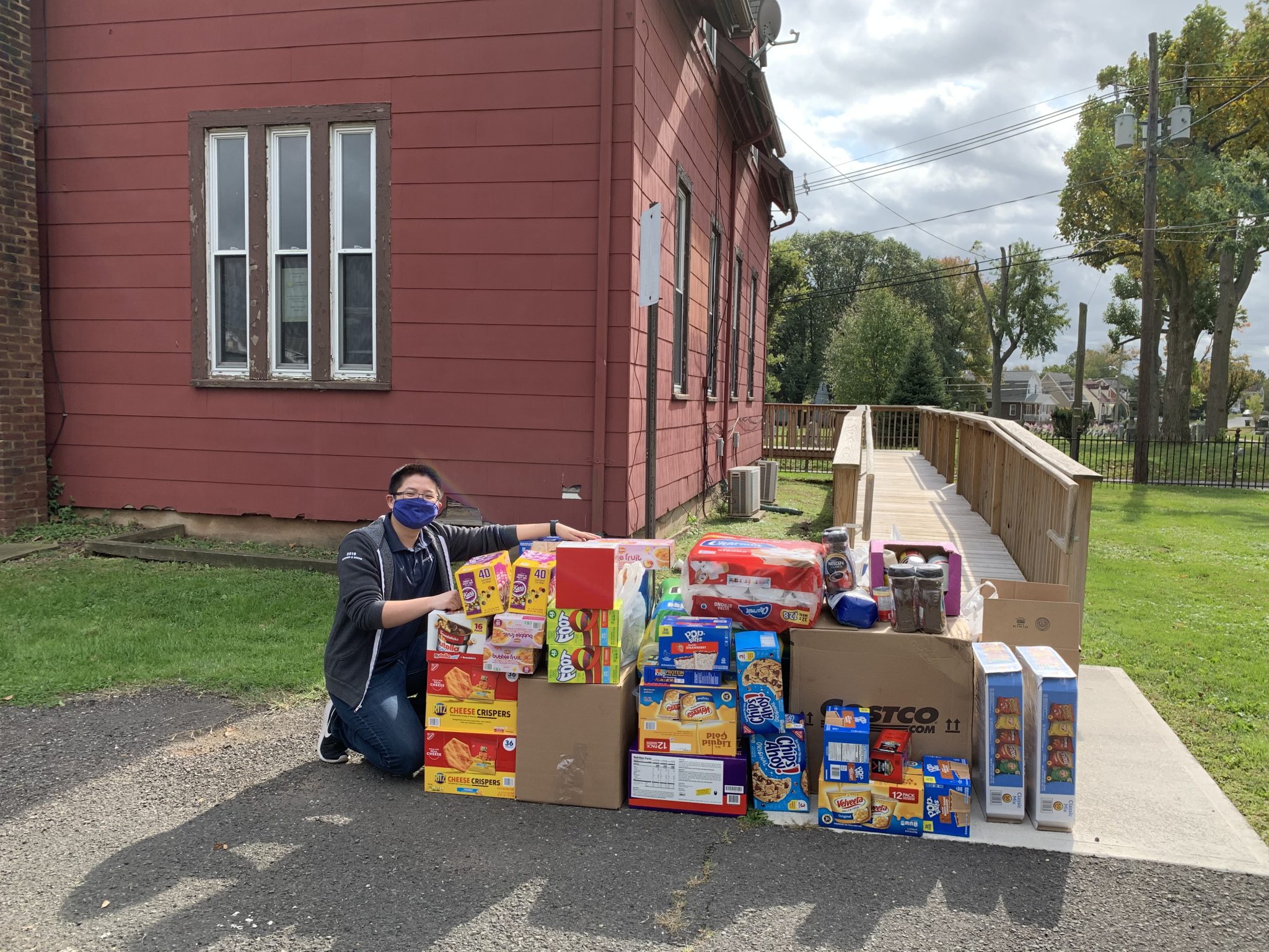 LyondellBasell volunteers donate food to Trinity Episcopal Church during Global Care Day