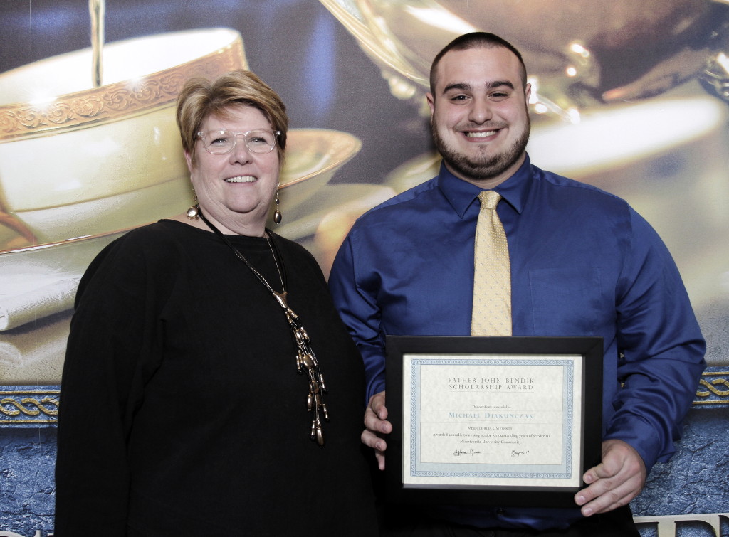 Edison student receives scholarship from university