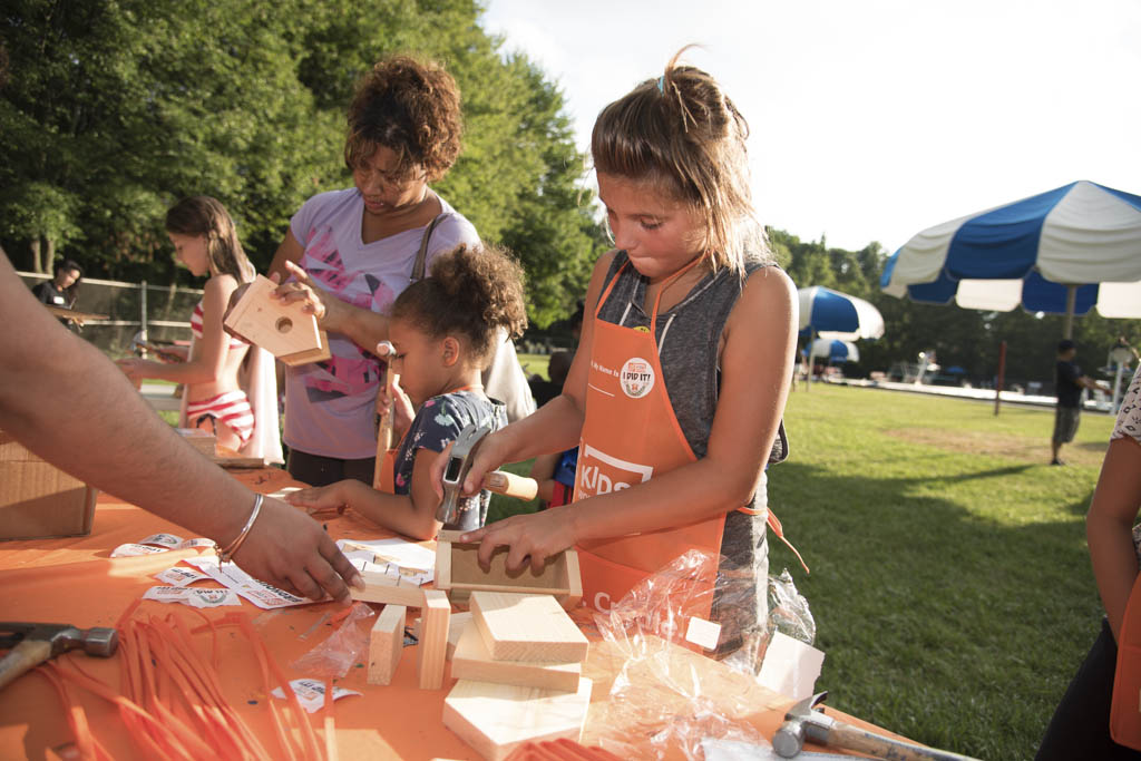 Mobile Family Success Center to hold birdhouse decorating project