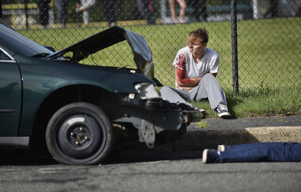 Students focus on dangers of distracted driving for county contest