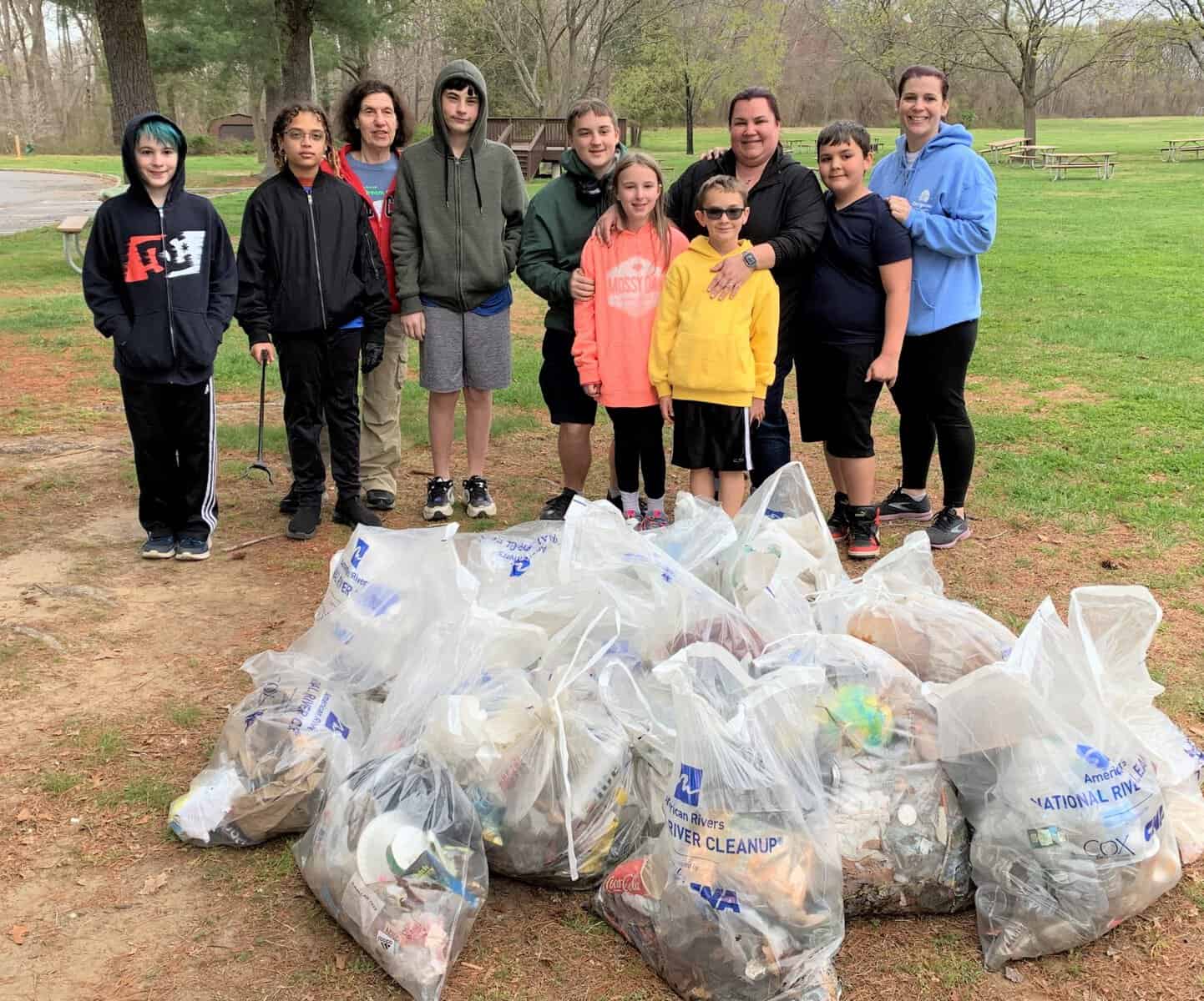 Residents remove almost 350 pounds of trash from Etra Lake Park