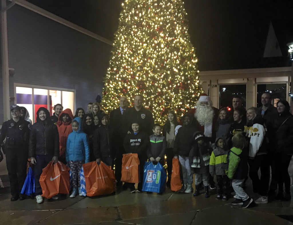 Tinton Falls police spread holiday cheer to  local children