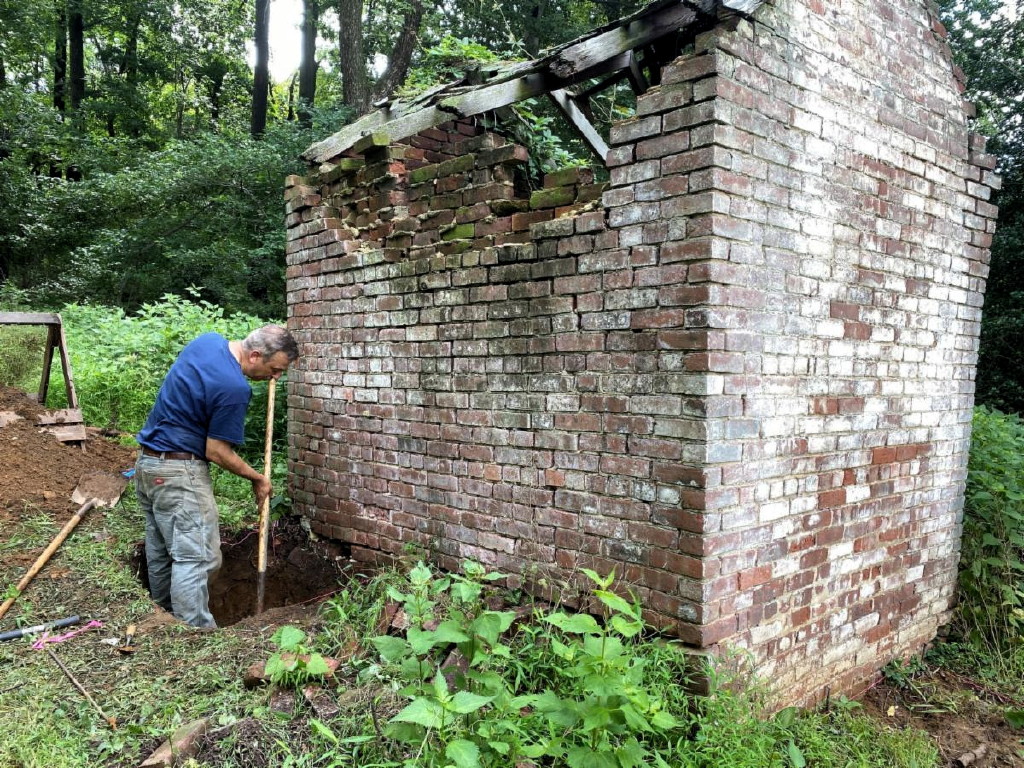 Archaeological excavations at historic smokehouse in Middletown yield interesting finds