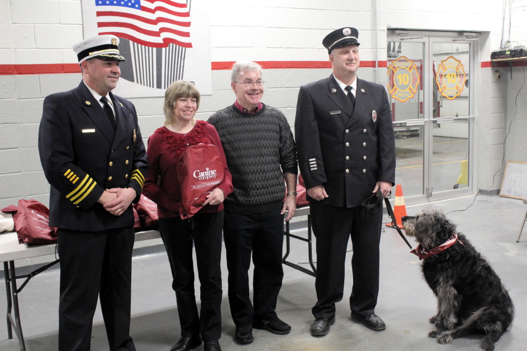 Canine Company donates pet oxygen masks to Middletown