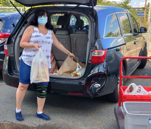 Congregation Etz Chaim members support food drive for Jewish Family Services of Middlesex County