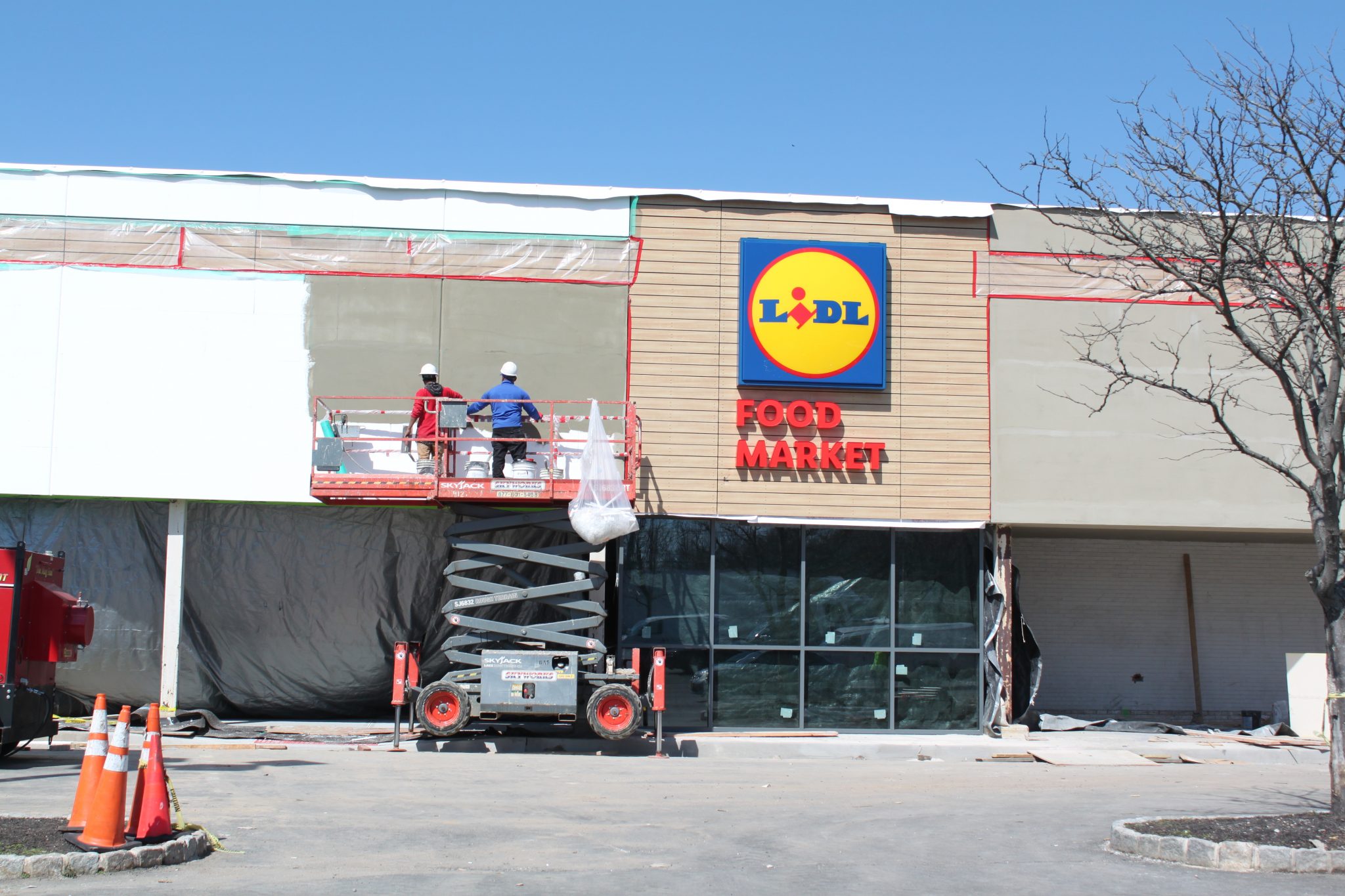 Construction at Lidl continues; grand opening expected for the summer