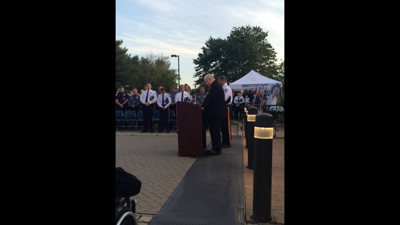 Hundreds attend local vigil to honor slain Dallas police officers