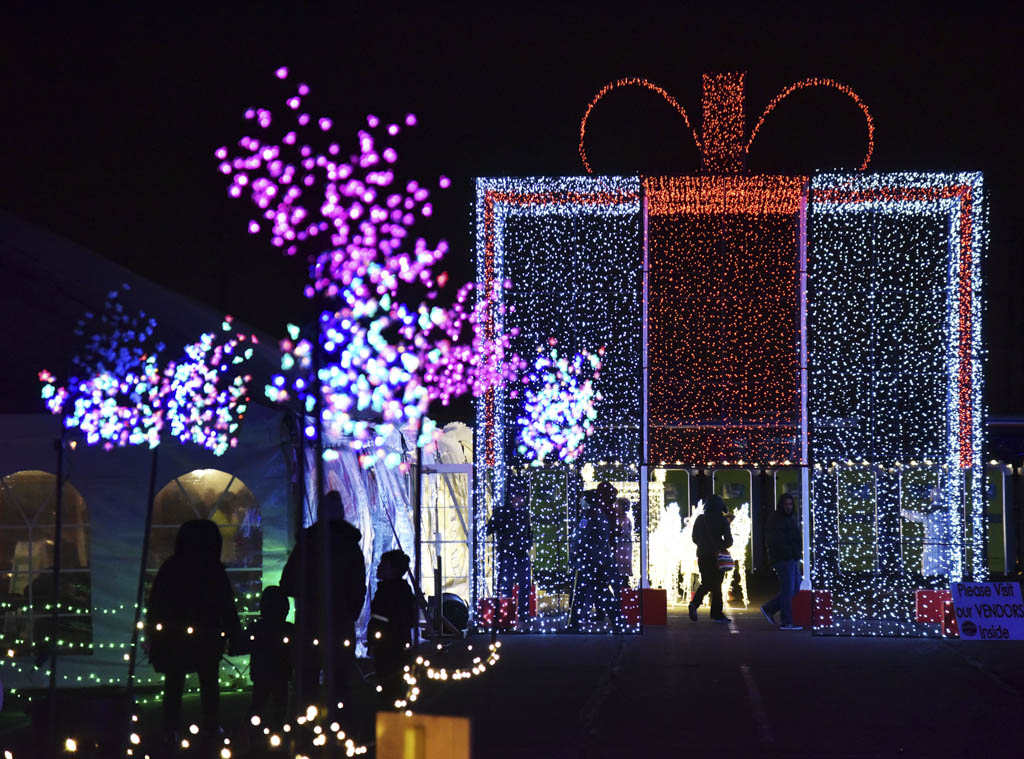 South Amboy trolley to visit decorated homes