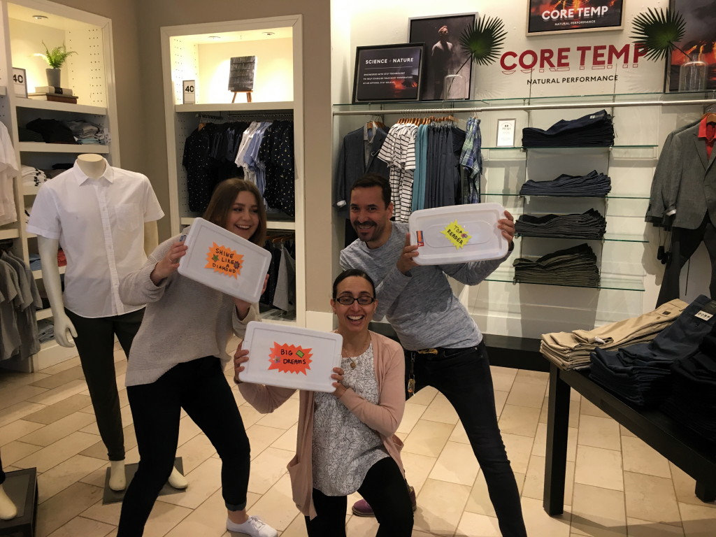 United Way teams with Banana Republic employees to support children