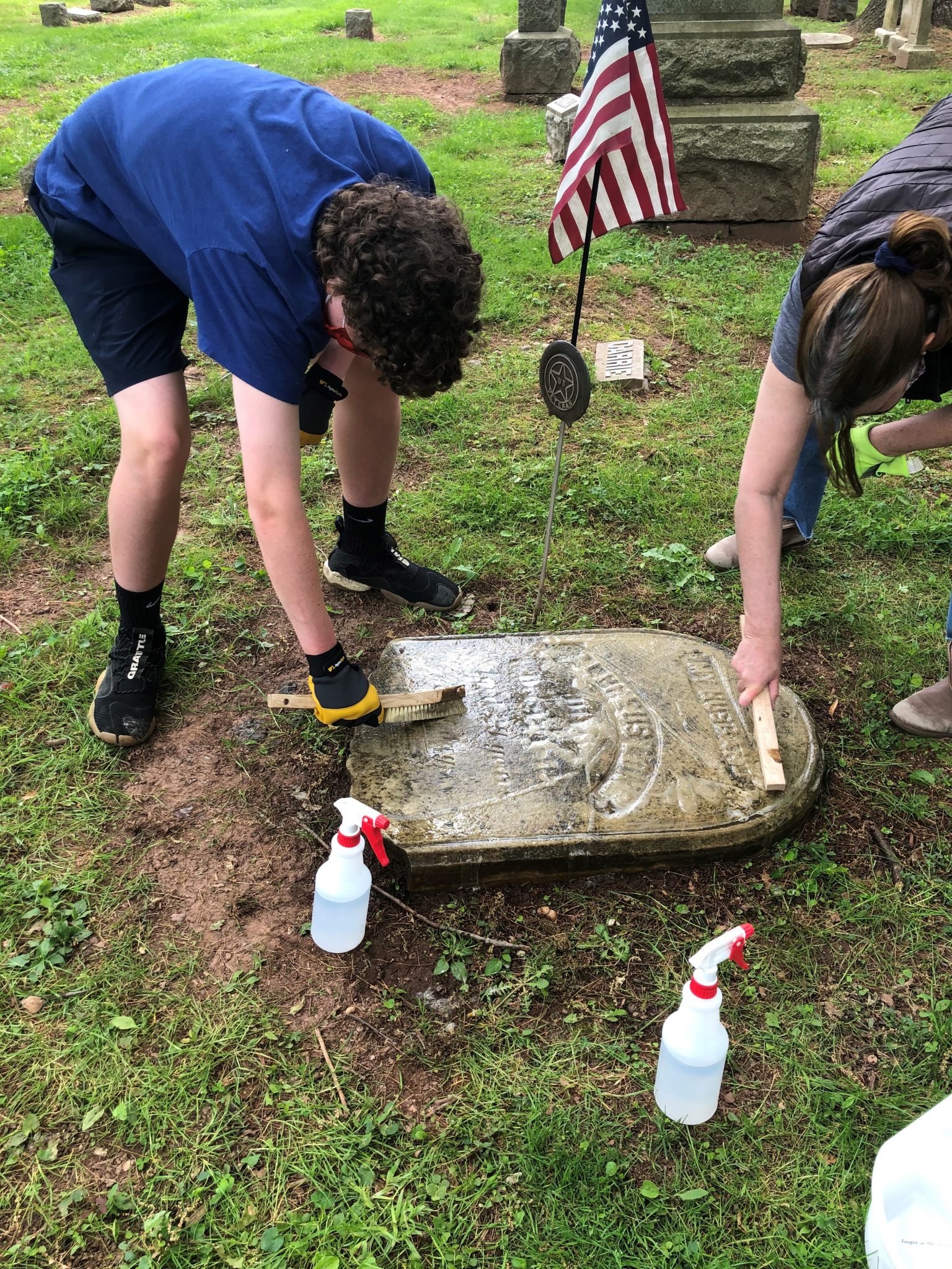 Jersey Blue DAR and Elmwood Cemetery commit to honor war veterans by cleaning military grave markers