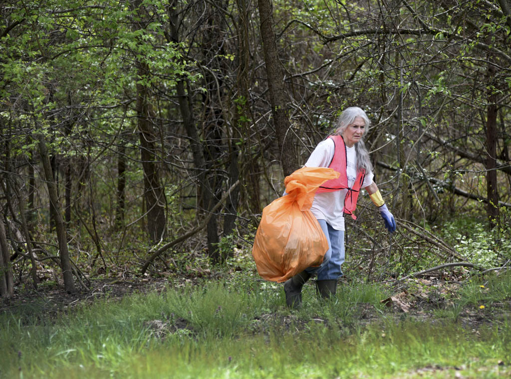 Volunteers needed to clean up Main Street in South River