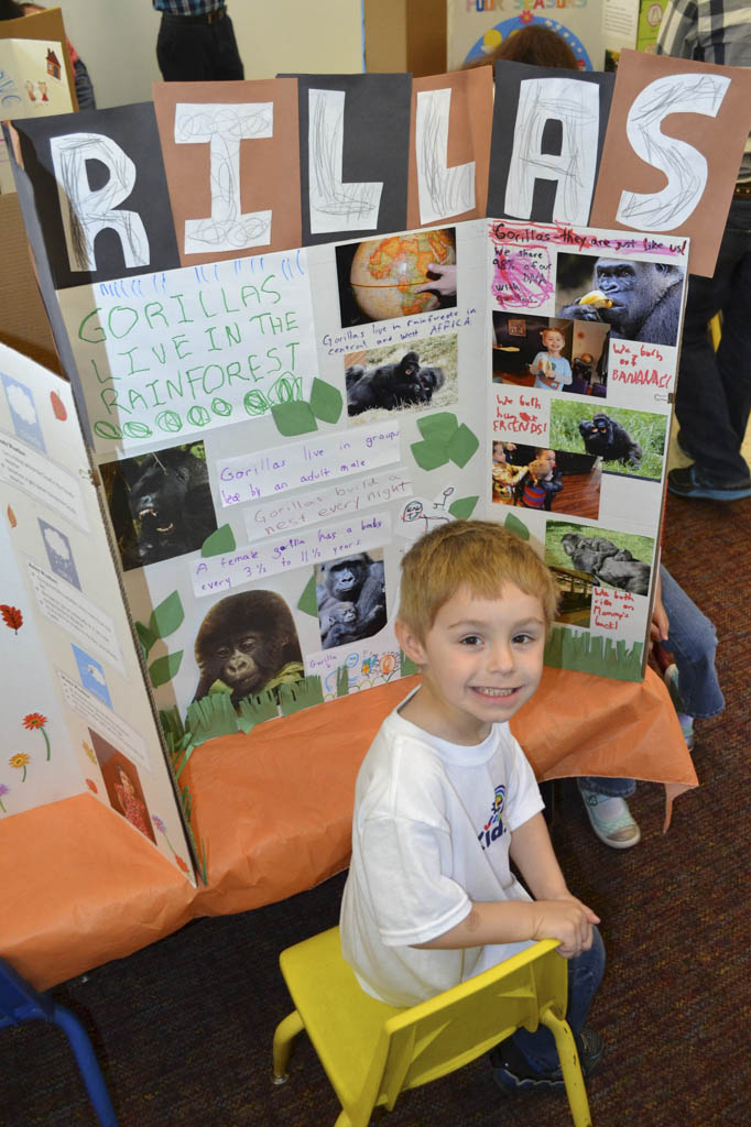 Young children explore the solar system, dinosaurs during science fair