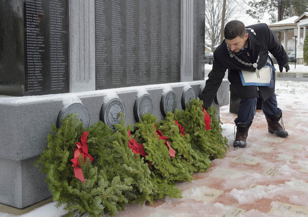 Memorial Day wreath laying and services in Monroe