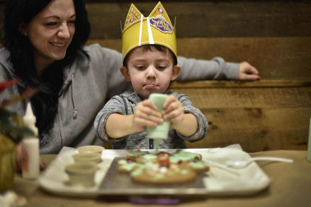 Old Bridge Library offers snow globe making, ugly sweater decorating projects