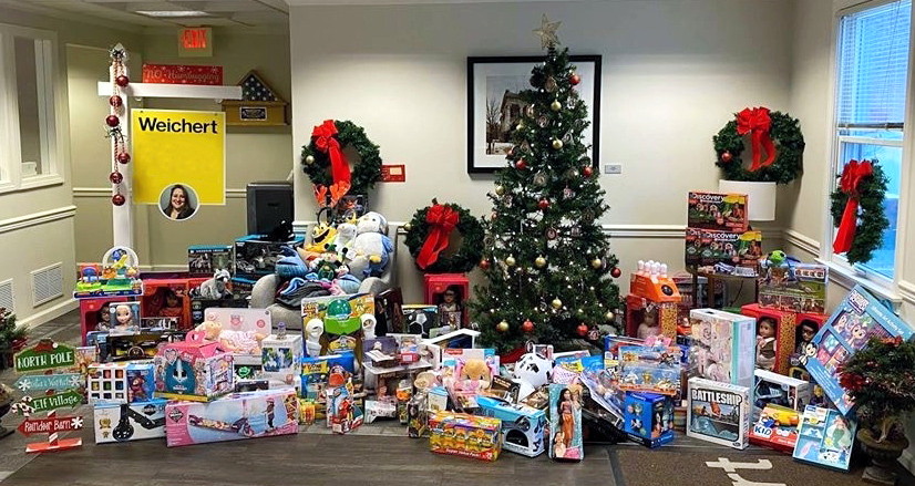 Wireless Zone accepting donations for Toys for Tots