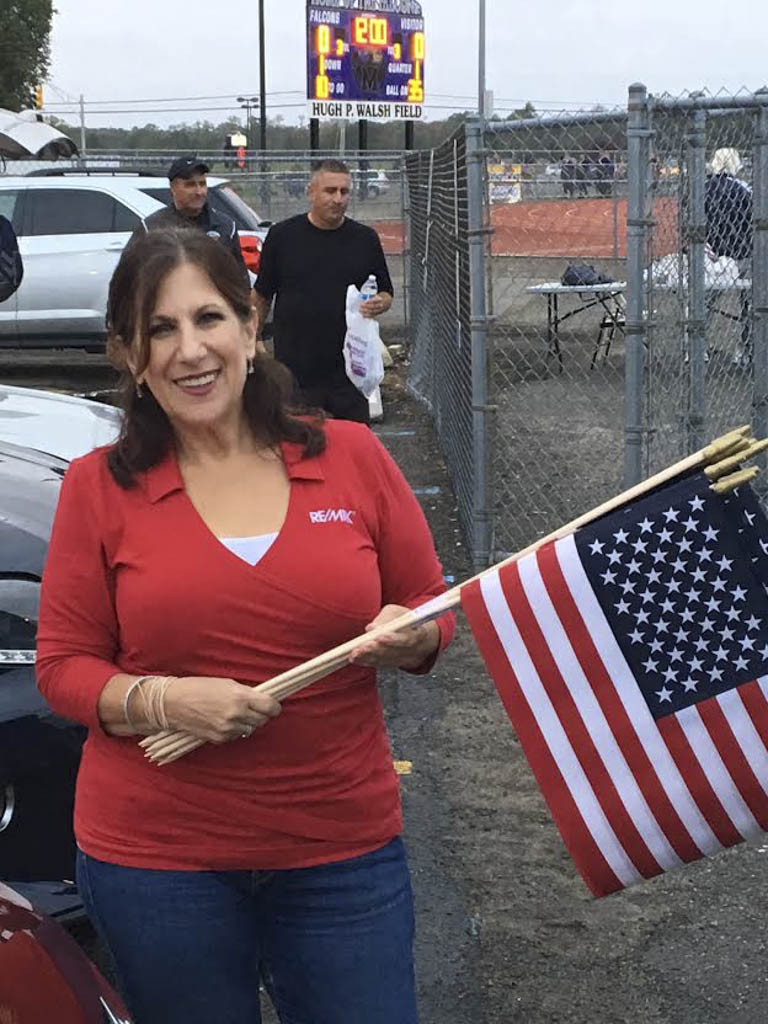 Realtor hands out American flags