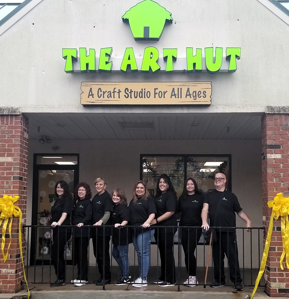 The Art Hut celebrates grand opening in Spotswood