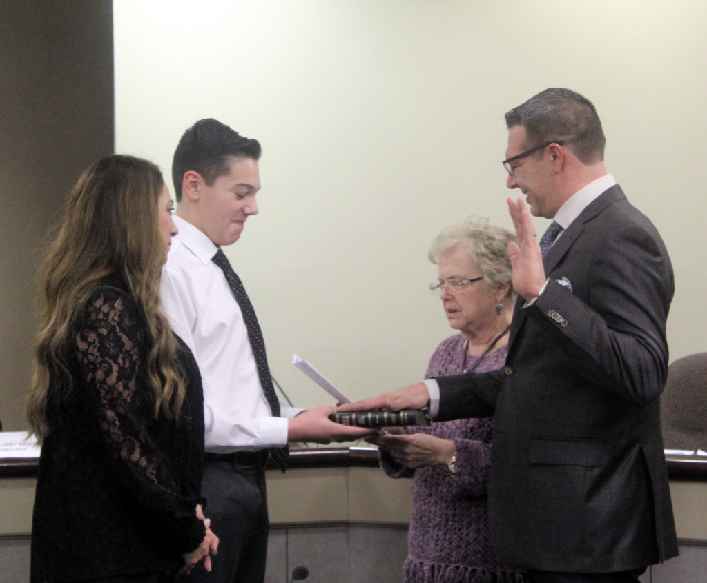 Spotswood swears in new Borough Council members