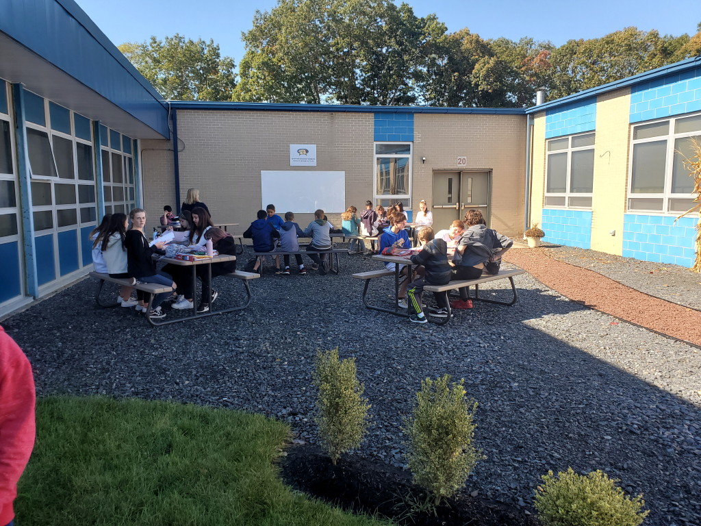 Spotswood Education Foundation celebrates outdoor learning environment at Memorial Middle School