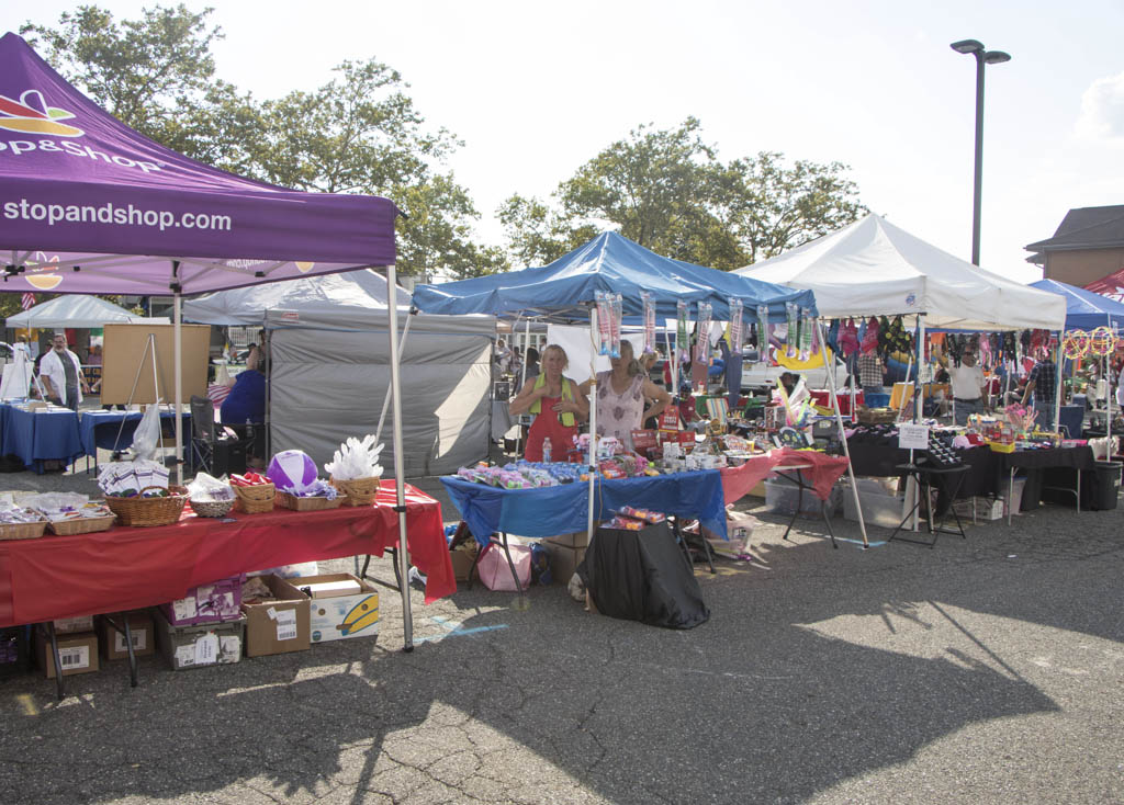 Vendors needed for church flea market on Oct. 28