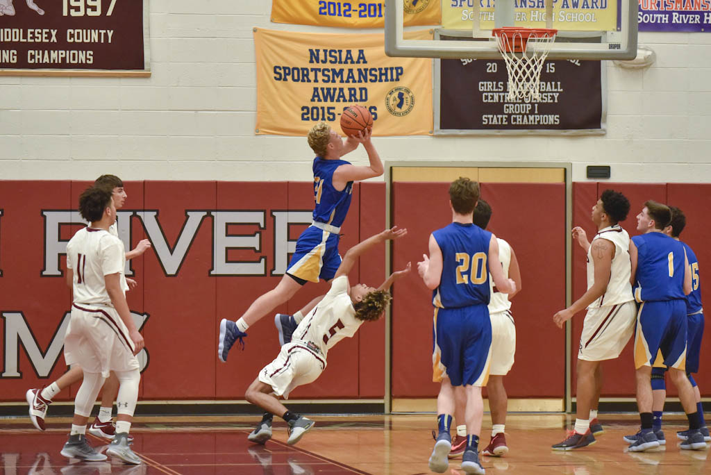 Spotswood boys defeat rival South River on hardwood