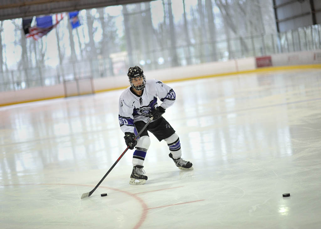 Sayreville ice hockey team receives support from parents