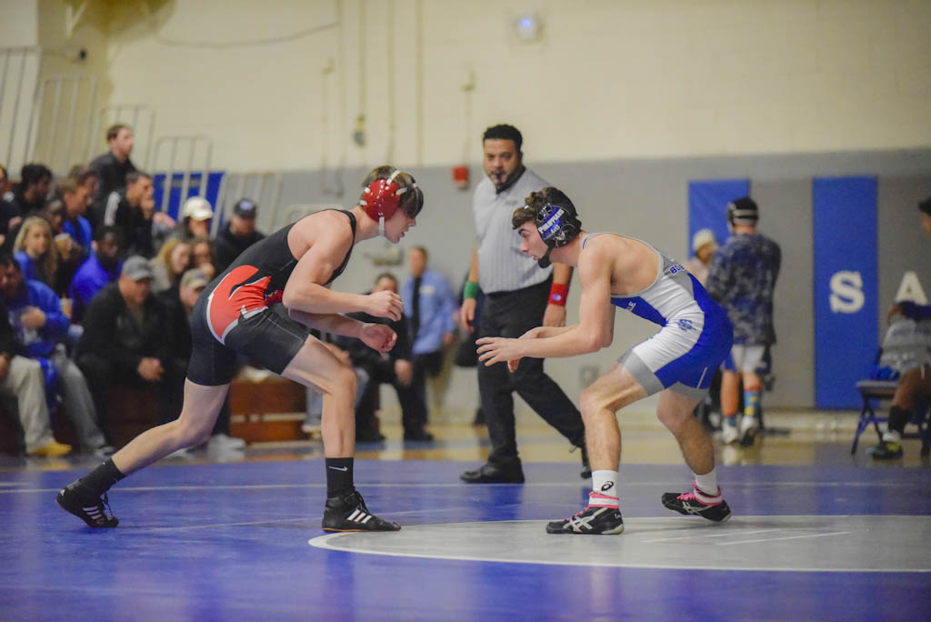 Sayreville’s undefeated start to wrestling season continues against Woodbridge