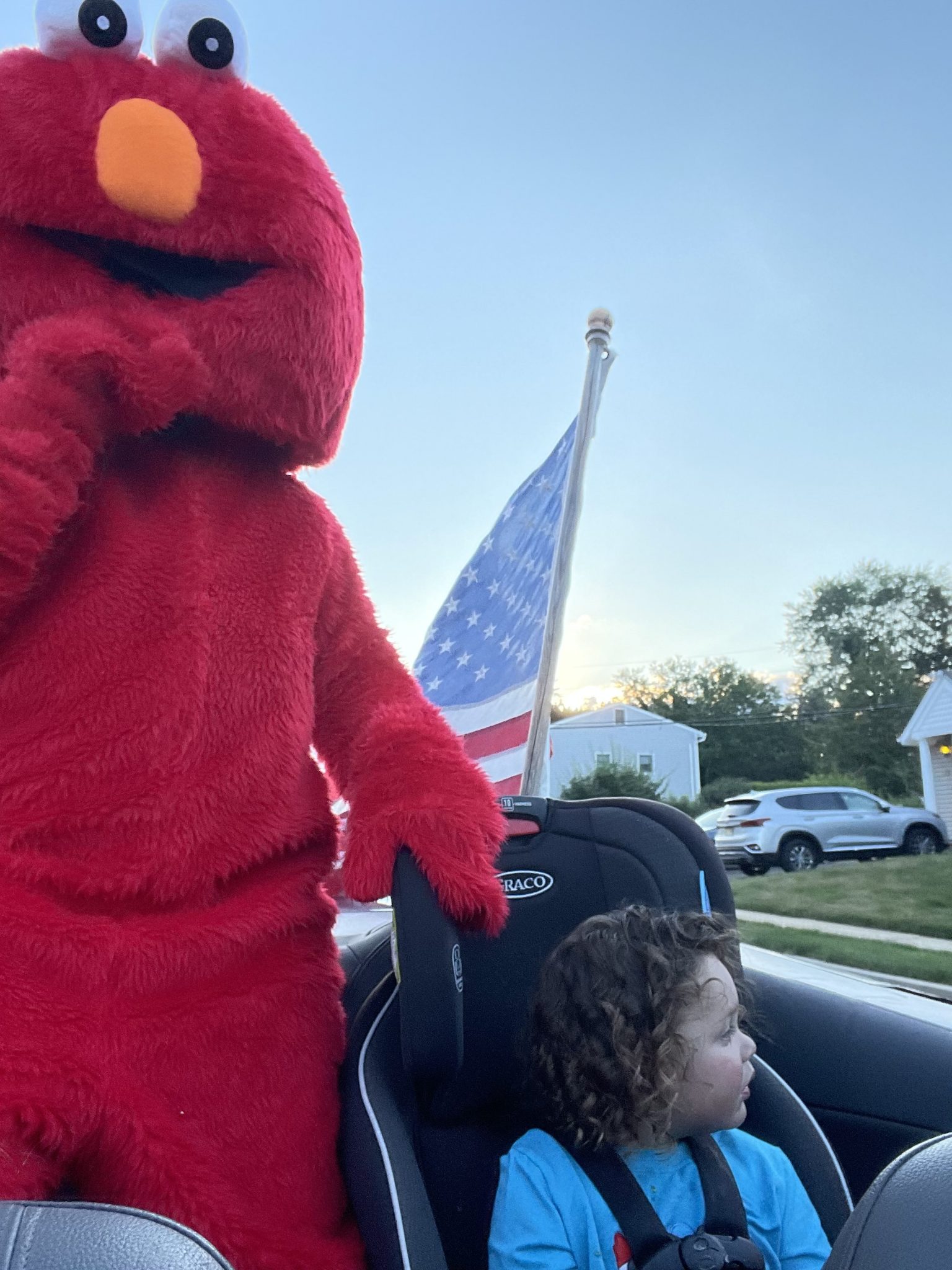 ‘Elmo’ entertains youngsters in Old Bridge