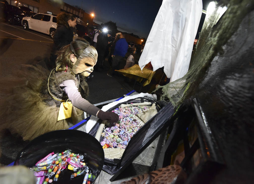 St. Thomas church holds trunk-or-treat