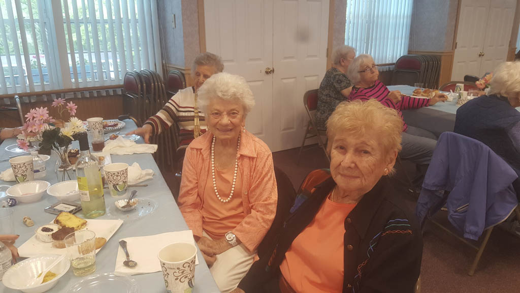 Cheesequake club adds sunshine to its residents