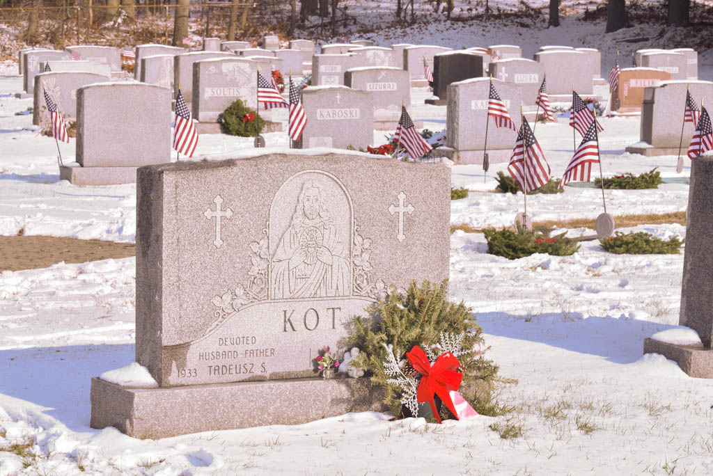 Purchase wreaths to mark veterans’ graves