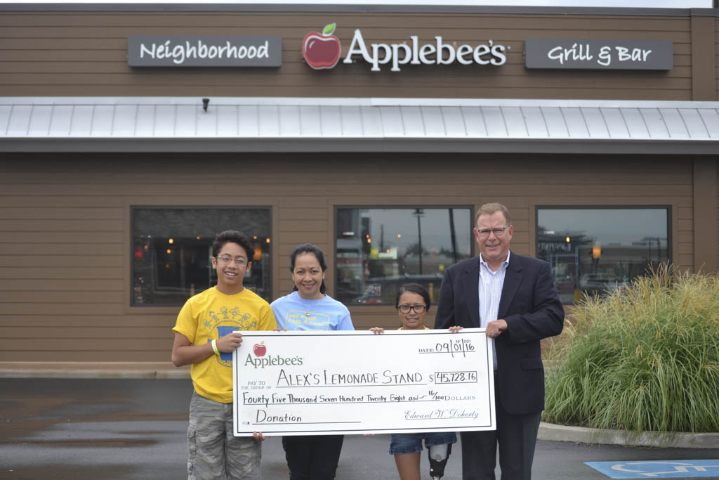 Students may nominate teachers for Applebee’s essay contest