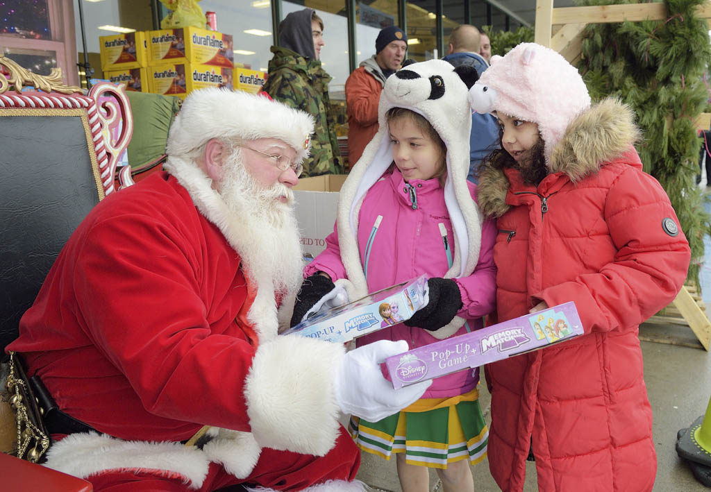 Santa to hold breakfast, petting zoo at Middlesex County 4-H Youth Center