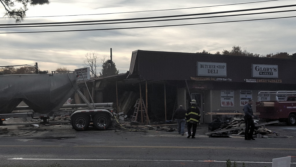 Crash damages portion of Glory’s Market in Jackson