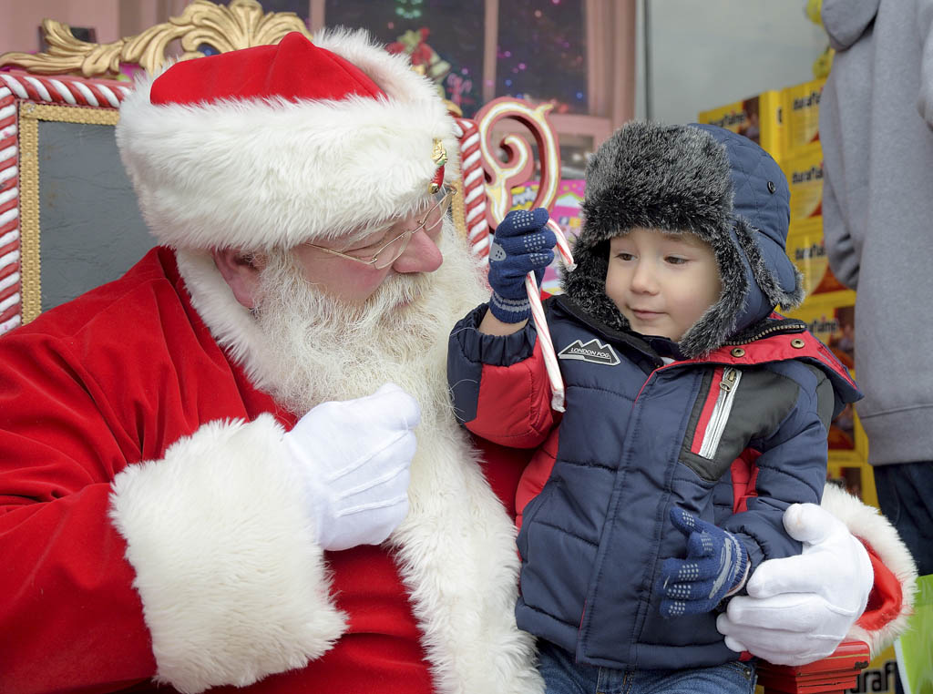 Blue Santa, Grinch to parade through Spotswood tonight