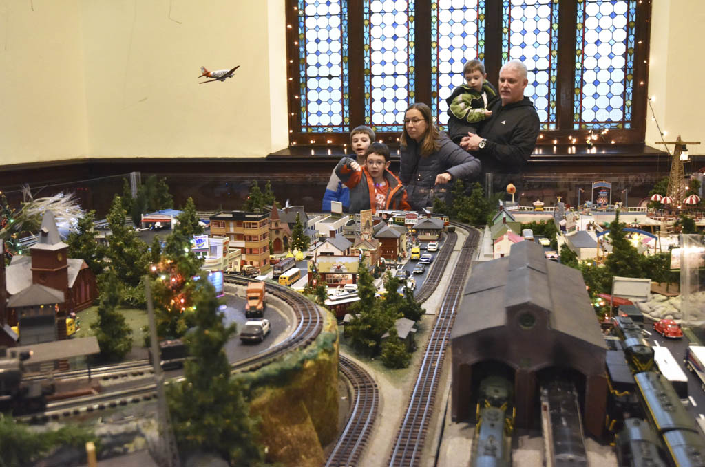 Vendors sought for model train show